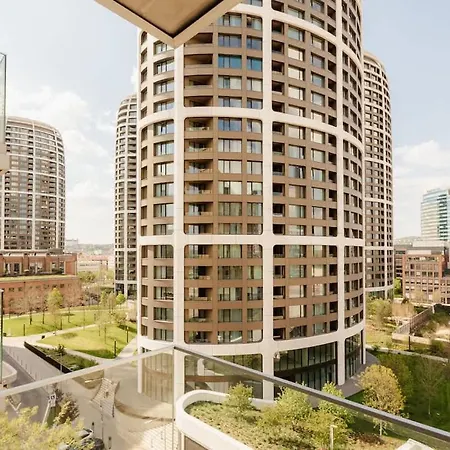 Metropolis With Garage Parking Апартаменты Братислава