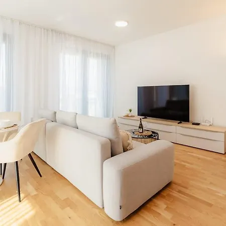 Апартаменты Metropolis With Garage Parking Братислава